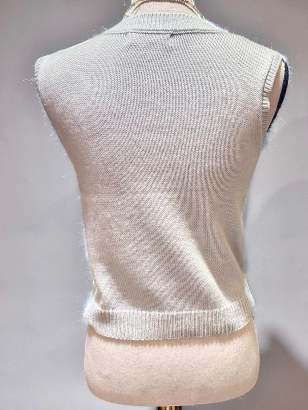 Sleeveless Argyle V-Neck Sweater Vest - Light blue,black,white - Picture 3 of 6